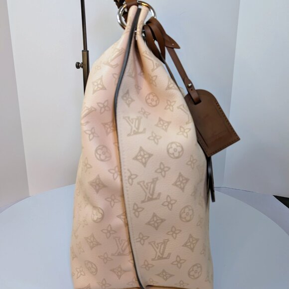 Louis Vuitton Cream Perforated Leather Mahina Babylon GM Hobo Bag - Picture 7 of 16